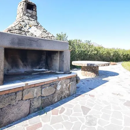 A Sa Serra Di オロゼーイ